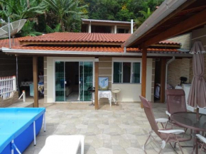 Casa na Praia Araçá
